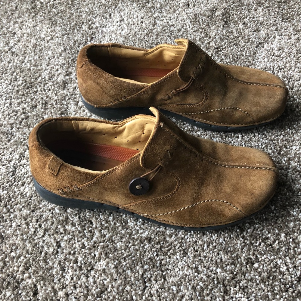 Clark’s “structures” tan suede shoes size 7.5